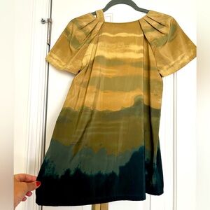 Vera Wang pin tuck sleeve belted ombre’ Tee. Very chic on